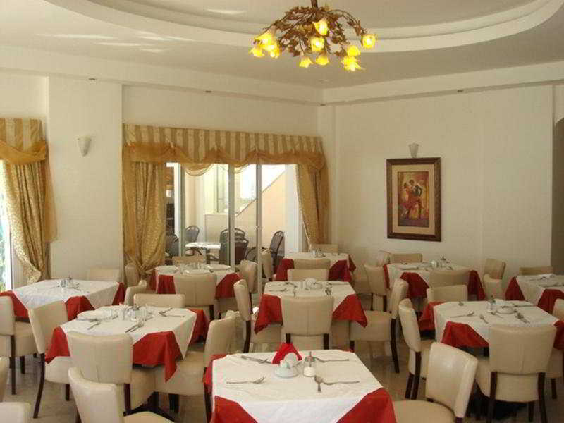 ארקסה Royal Beach Hotel מראה חיצוני תמונה